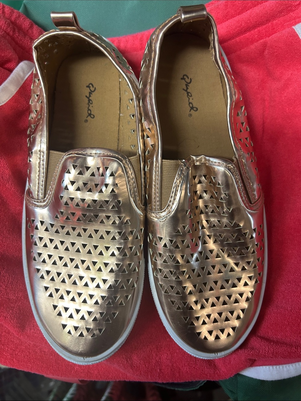 Qupid Metallic Rose Gold Laser-Cut Slip-On Loafers NWOT (BBROR1)